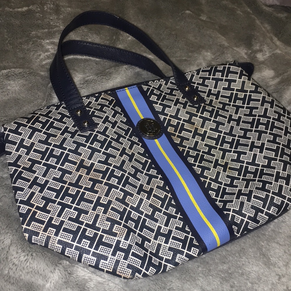 Tommy Hilfiger Blue and white handbag💙